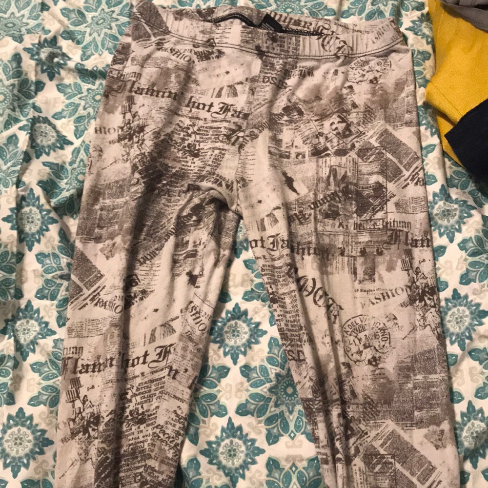 Gray leggings with words on them